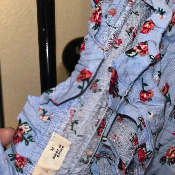 WINDSOR light blue
Smocked Florals Mini Dress
Size M - Picture 2 of 4